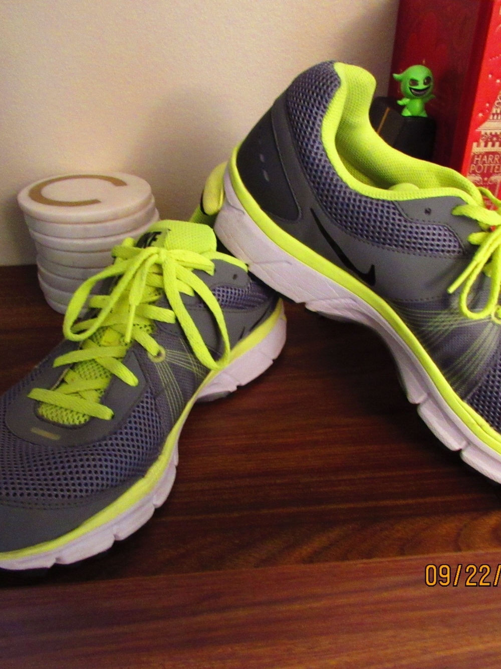 Nike Men’s Gray & Neon Yellow Running Shoes